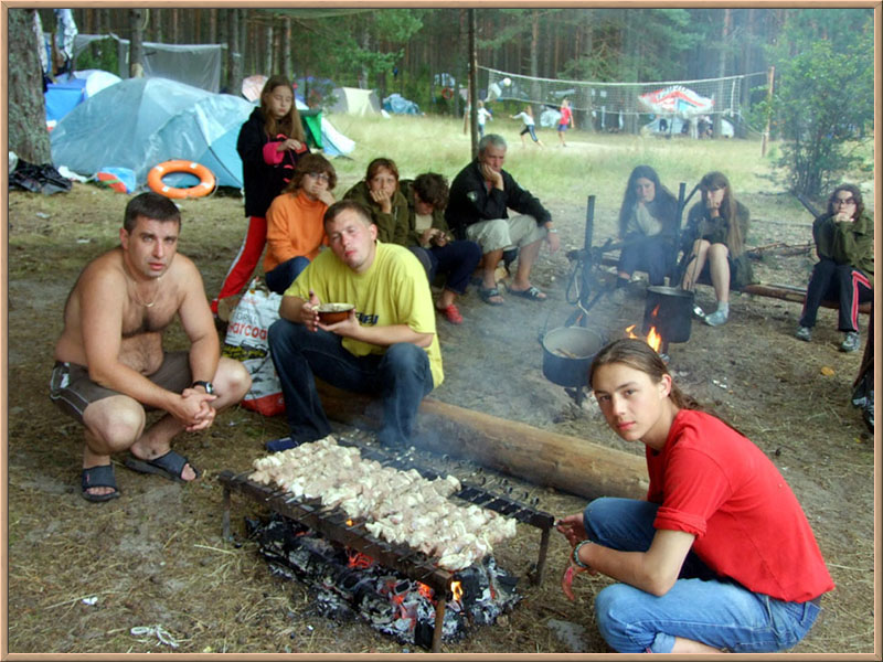 Праздничный ужин с шашлыками из парного мяса.